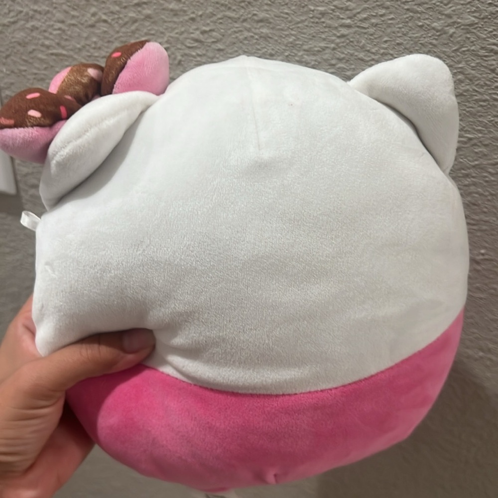 Hello kitty squishmallow - Picture 9 of 10